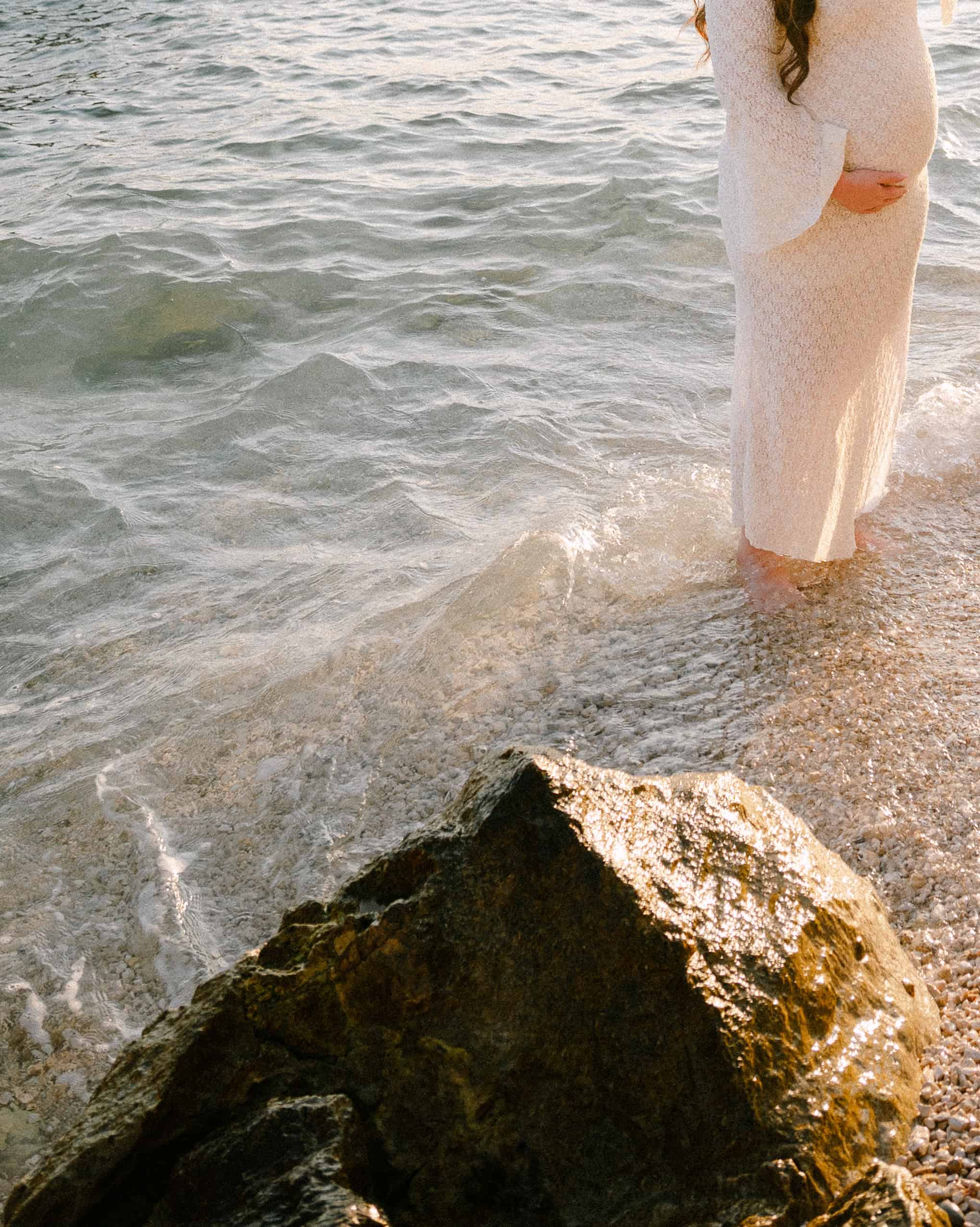 Haljina u moru tijekom snimanja na plaži.