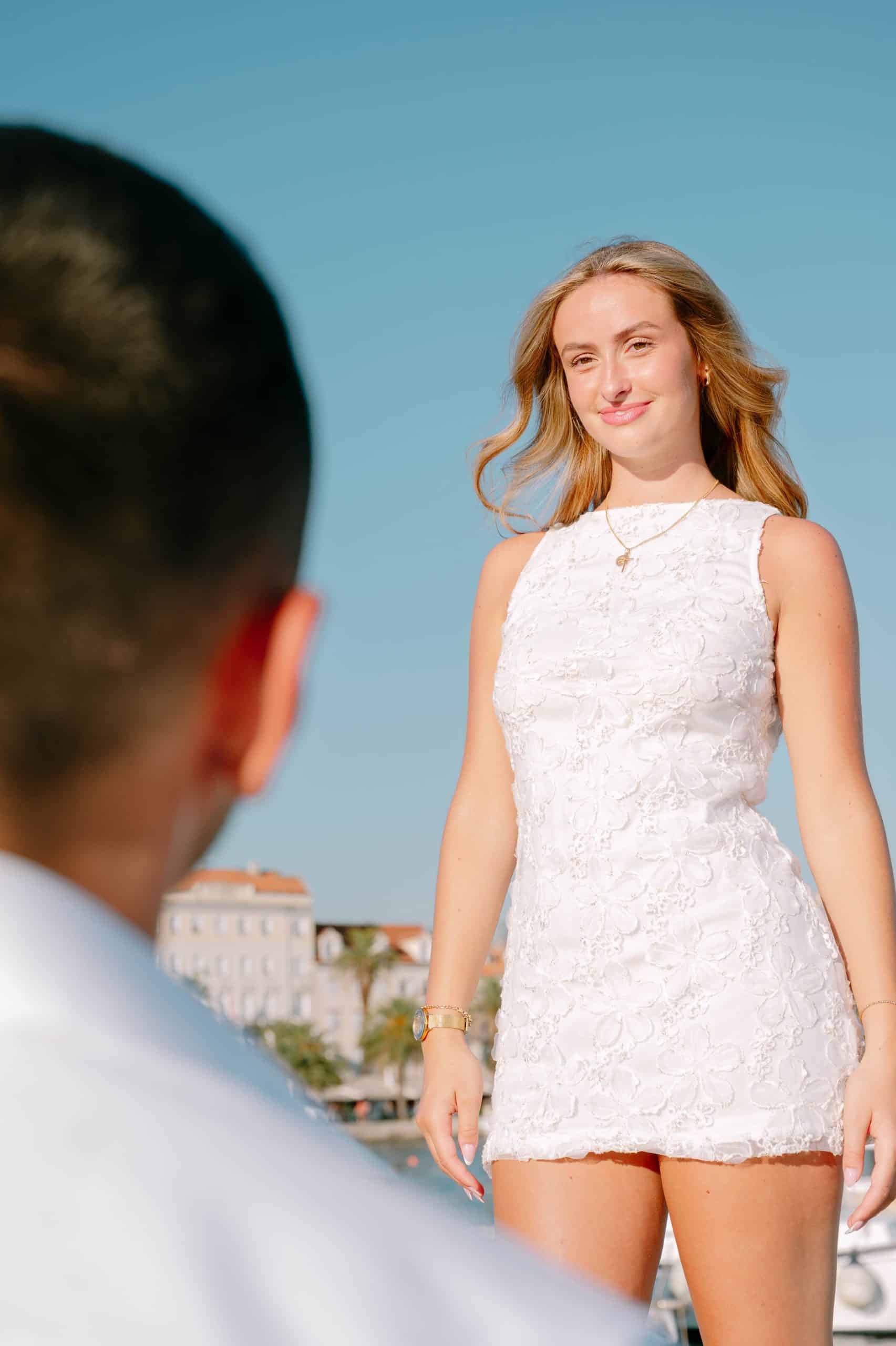 Zaručnički session u Splitu: spontani trenutak i kontakt očima budućih mladenaca.